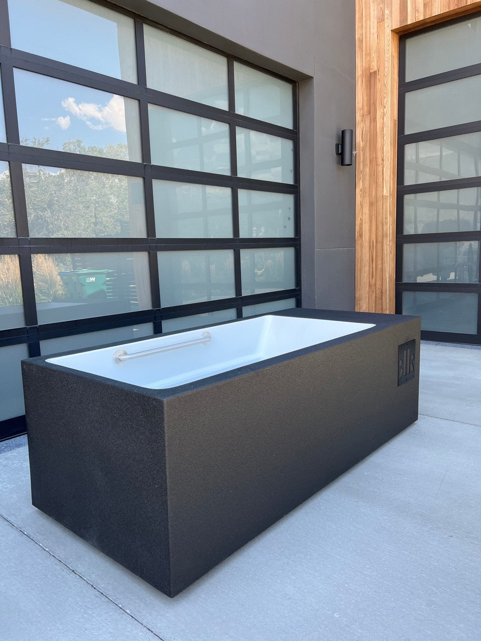 King Kool Plunge | Premium Cold Plunge Tub W/ Built-In Chiller