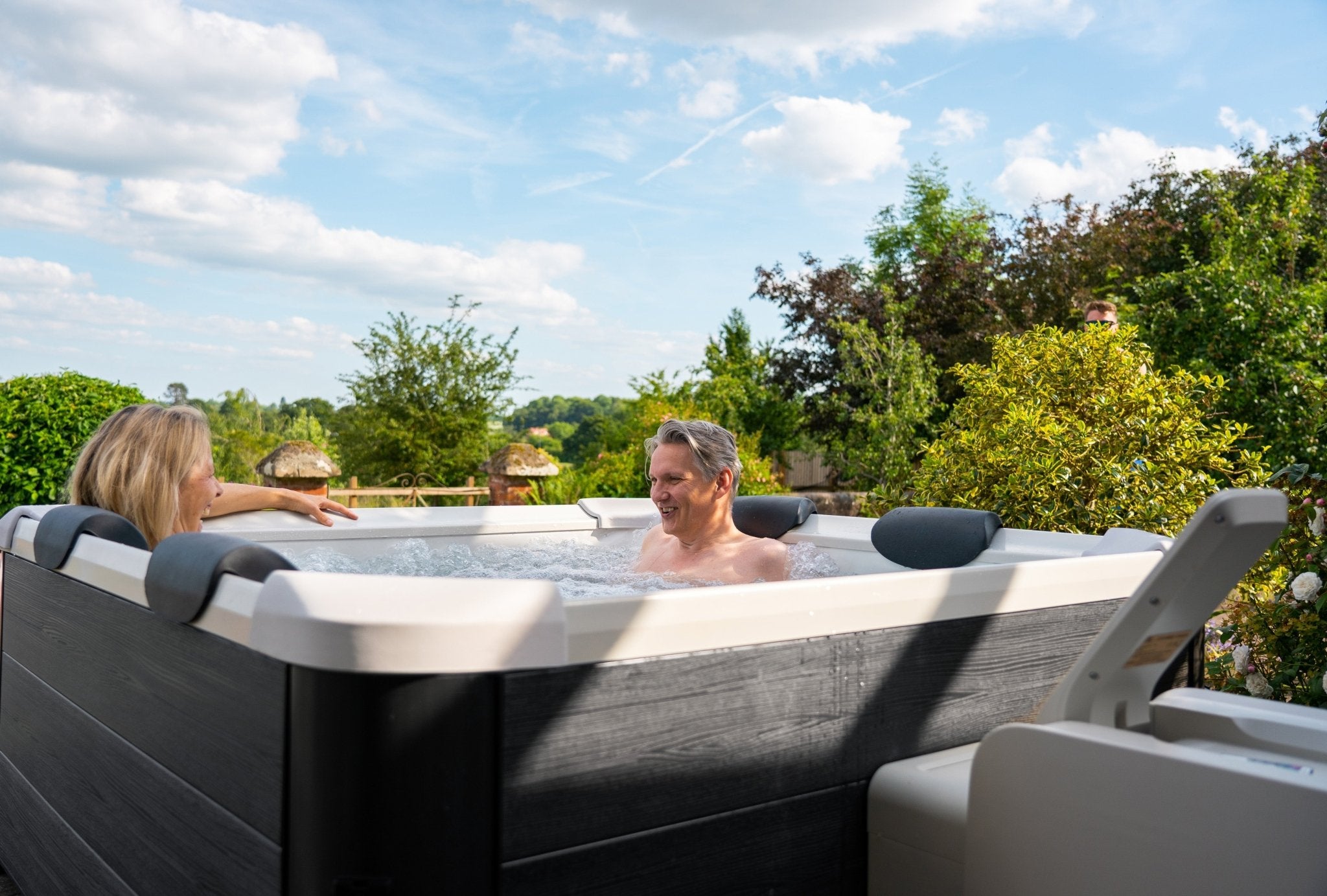 MSPA Oslo Fixed Body Movable 6-Person Hot Tub & Spa with Wi-Fi, App Controlled, Jets & Bubble System - The Sauna World