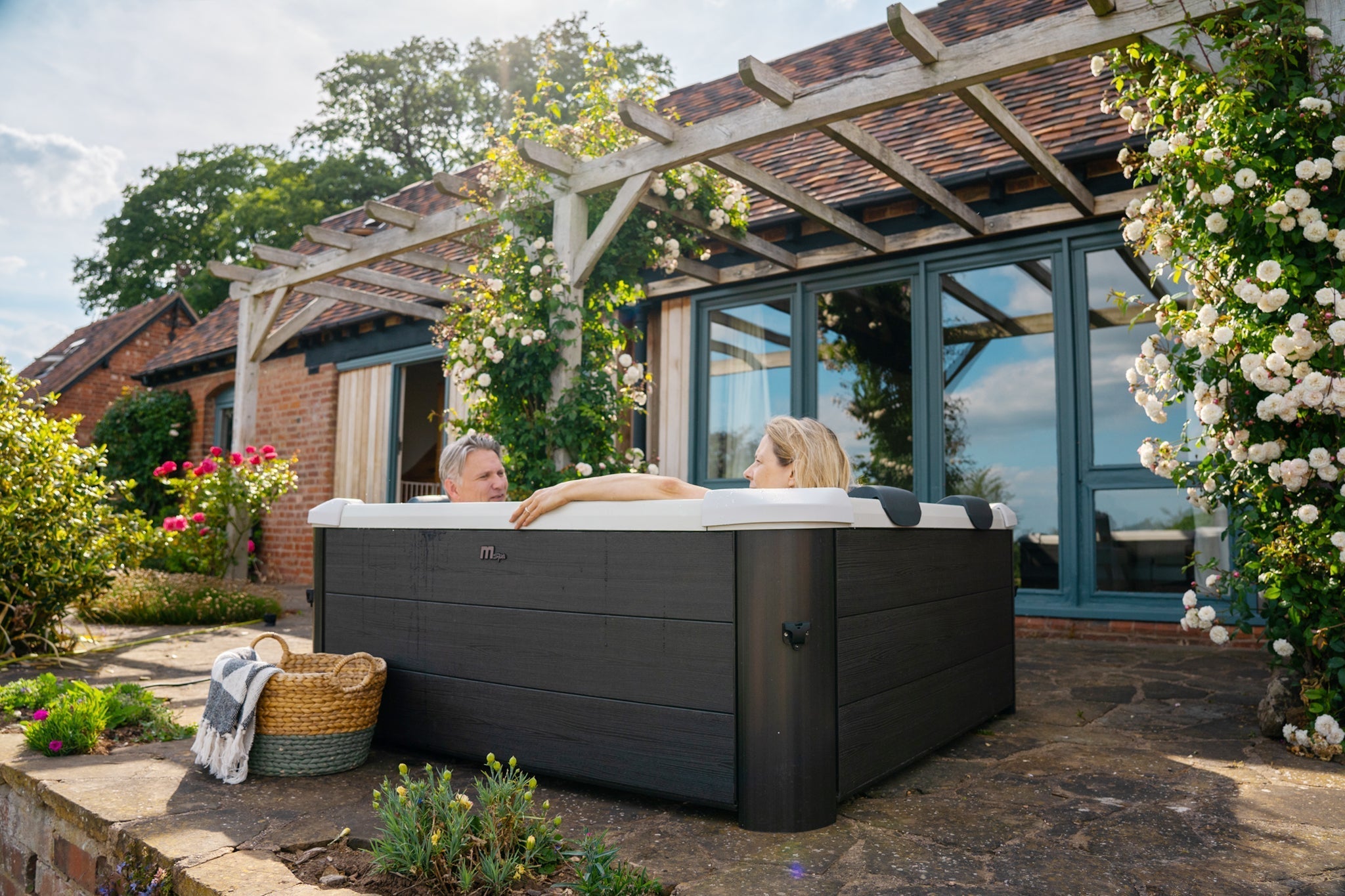 MSPA Oslo Fixed Body Movable 6-Person Hot Tub & Spa with Wi-Fi, App Controlled, Jets & Bubble System - The Sauna World