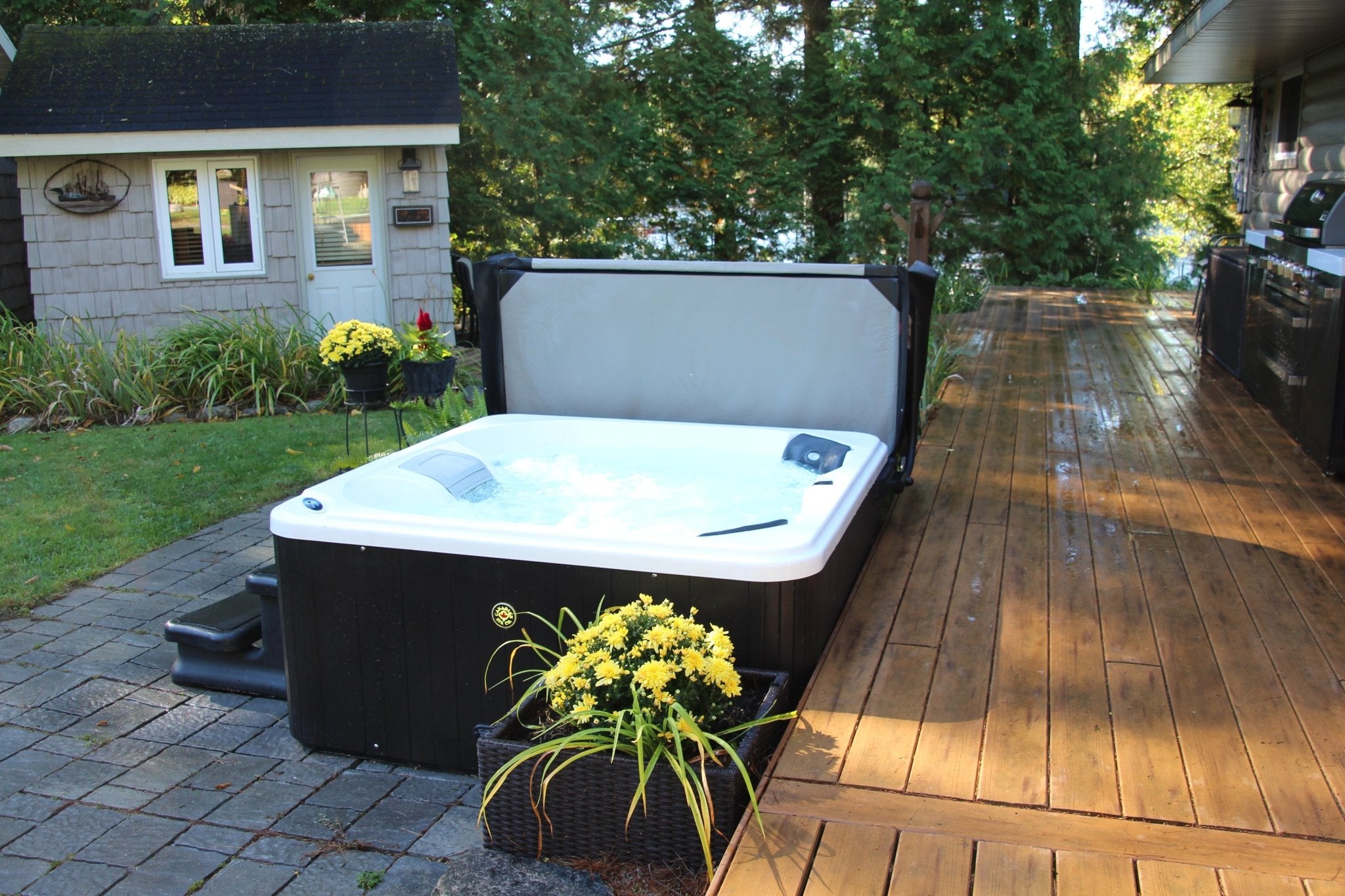 Saskatoon 4-Person 12-Jet Portable Hot Tub by Canadian Spa Company | KH-10084 - The Sauna World